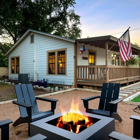 Lemay Haus - Fire Pit, Heated Pool & Close To Main